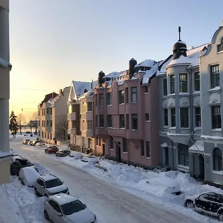 Beautiful On Huvilakatu, Ullanlinna